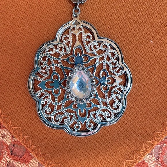 Lia Sophia Pendant Long Necklance Intricate Filigree Multifaceted Stone - Picture 1 of 6